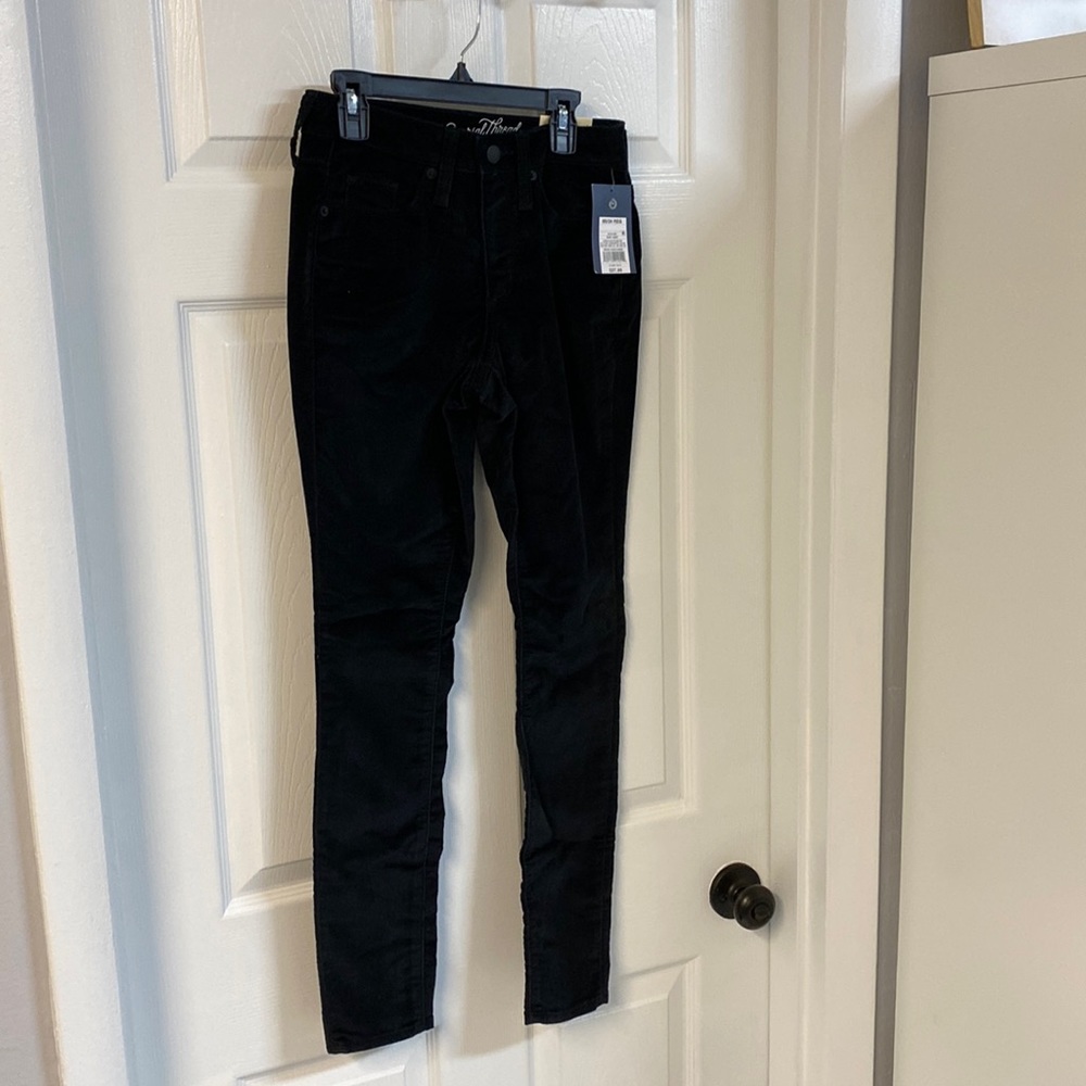 Universal Thread 00, 2, 4, 8 Reg Black velour touch jeans NWT high rise …